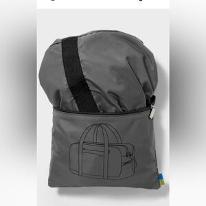 Amazing Charcoal Duffel Bag. Perfect for on the go.
Pouch to stow away.